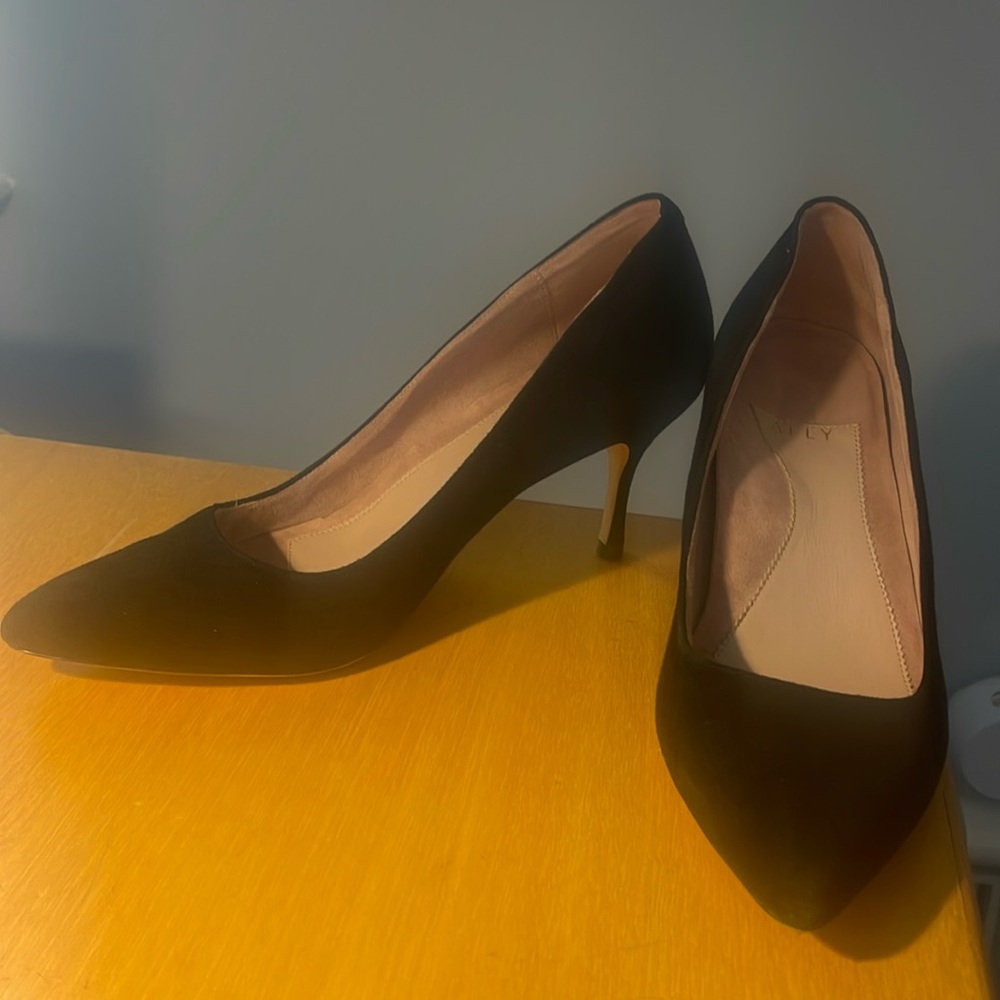 Ally black suede pump. Size 11.